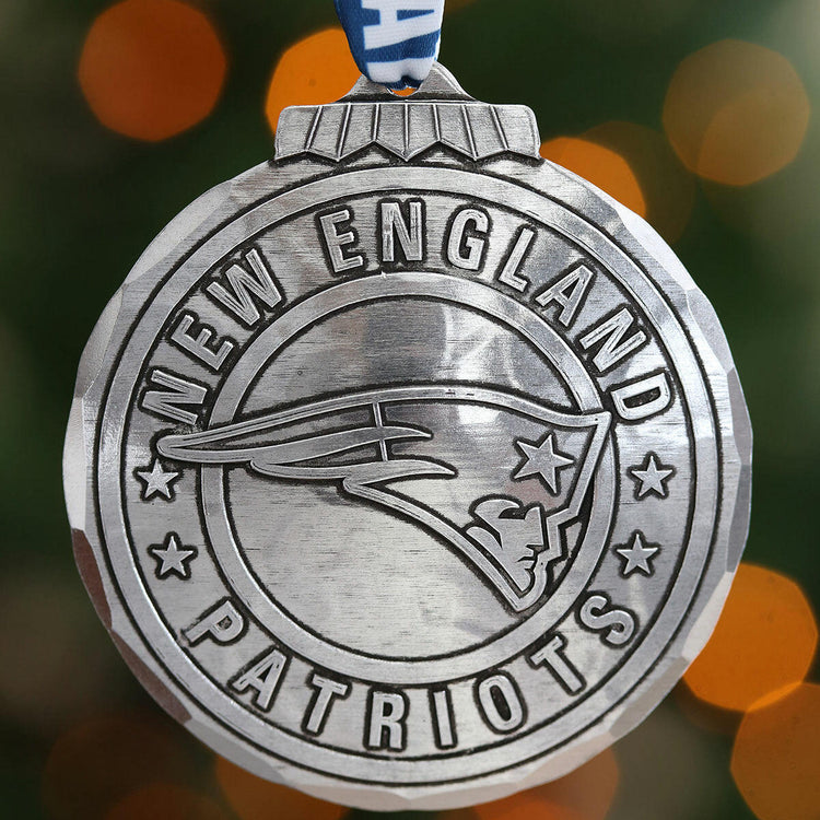 New England Patriots Classic Round Ornament (Aluminum)