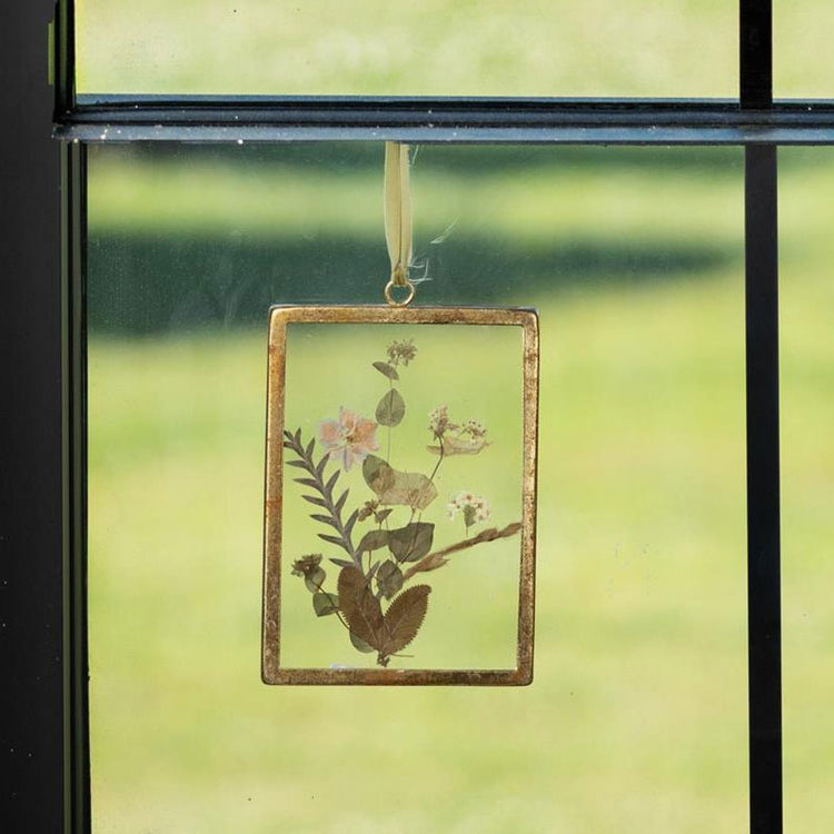 Wall Art Pressed Flowers with Gold Frame (Pink)