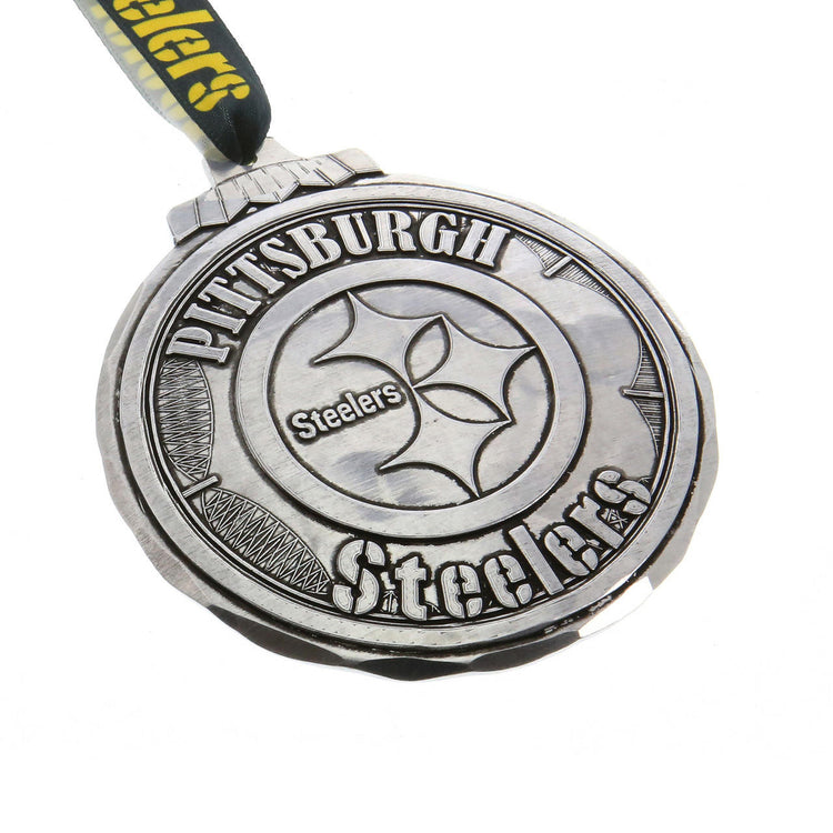 Ben Roethlisberger Foundation Classic Round Steelers Ornament (Aluminum)