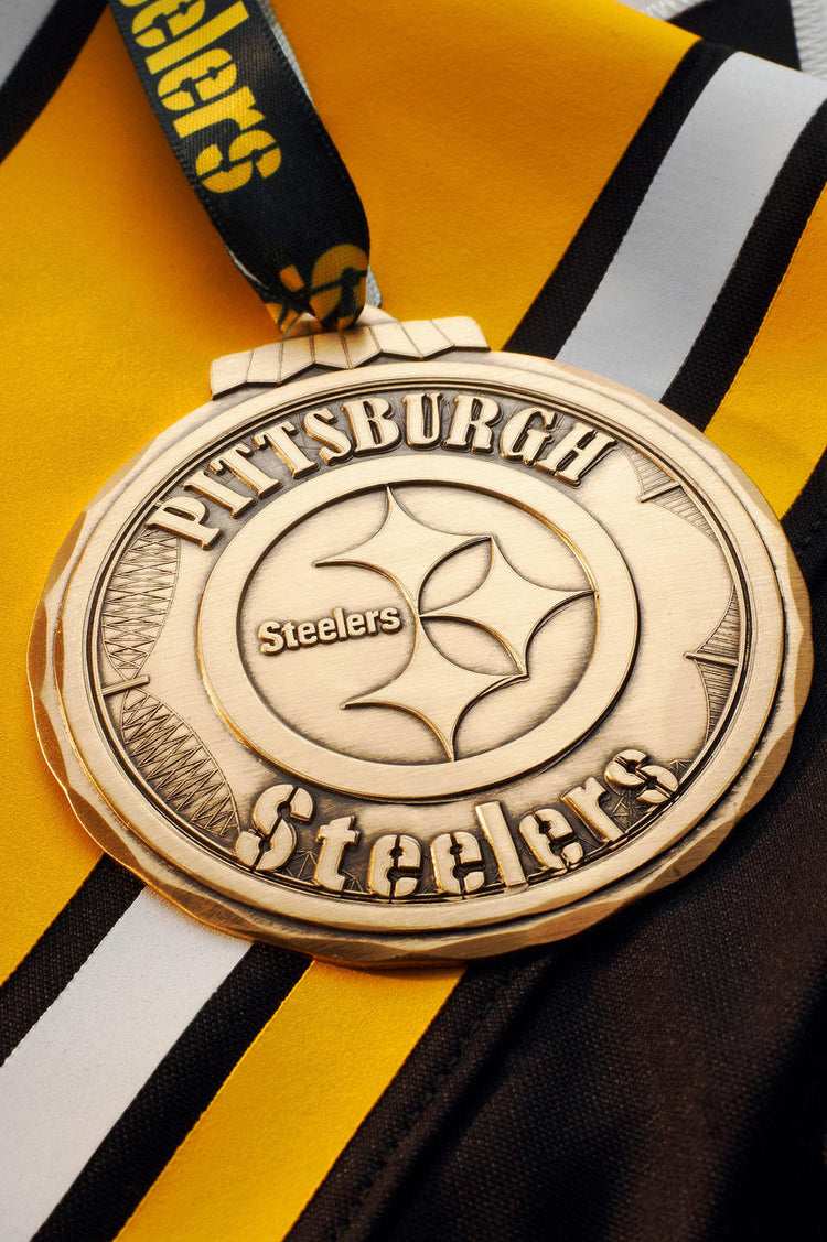 Ben Roethlisberger Foundation Classic Round Steelers Ornament (Bronze)
