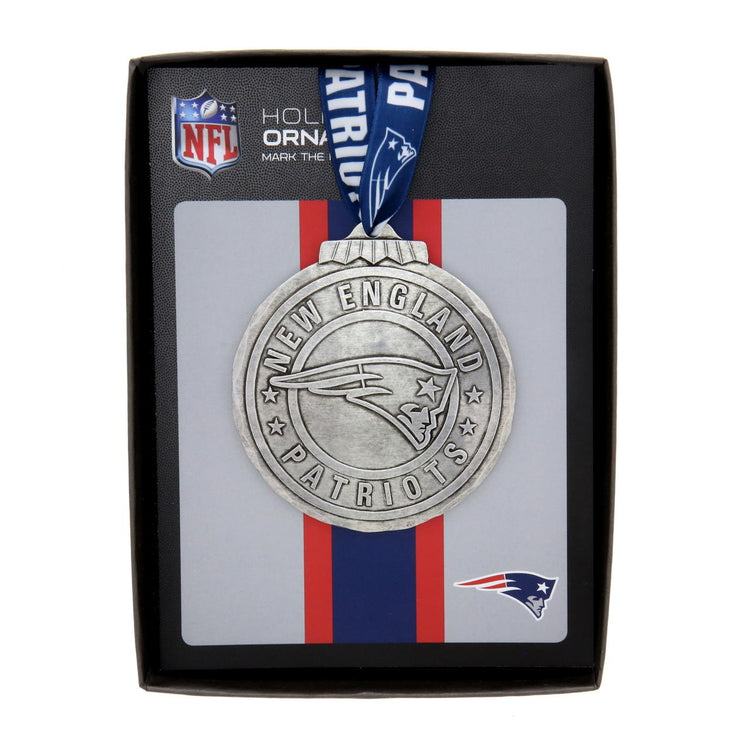 New England Patriots Classic Round Ornament (Aluminum)