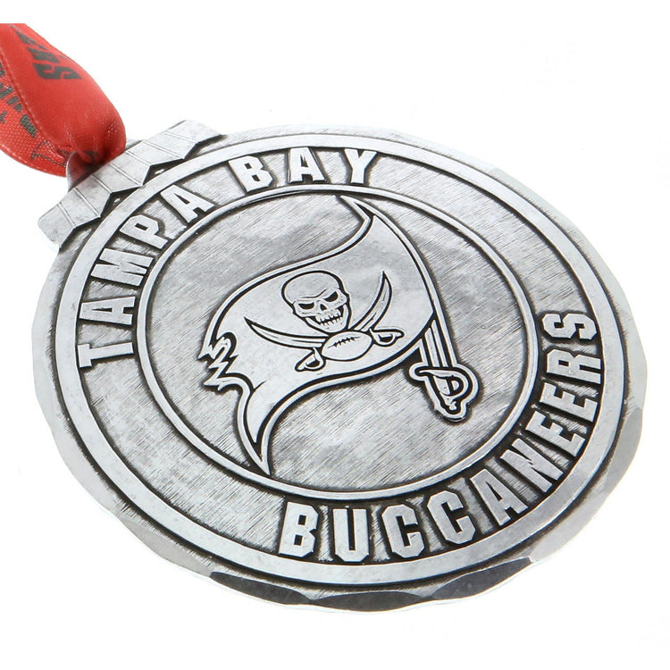 Tampa Bay Buccaneers Classic Round Ornament (Aluminum) 
